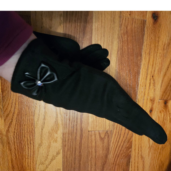 Boutique Retro Style Soft Warm Lightweight Minimalist Black Gloves w/ Bow Accent - Picture 12 of 12